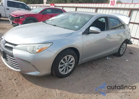 2017 Toyota Camry Le z USA, uszkodzony, nr VIN 4T1BF1FKXHU304748
